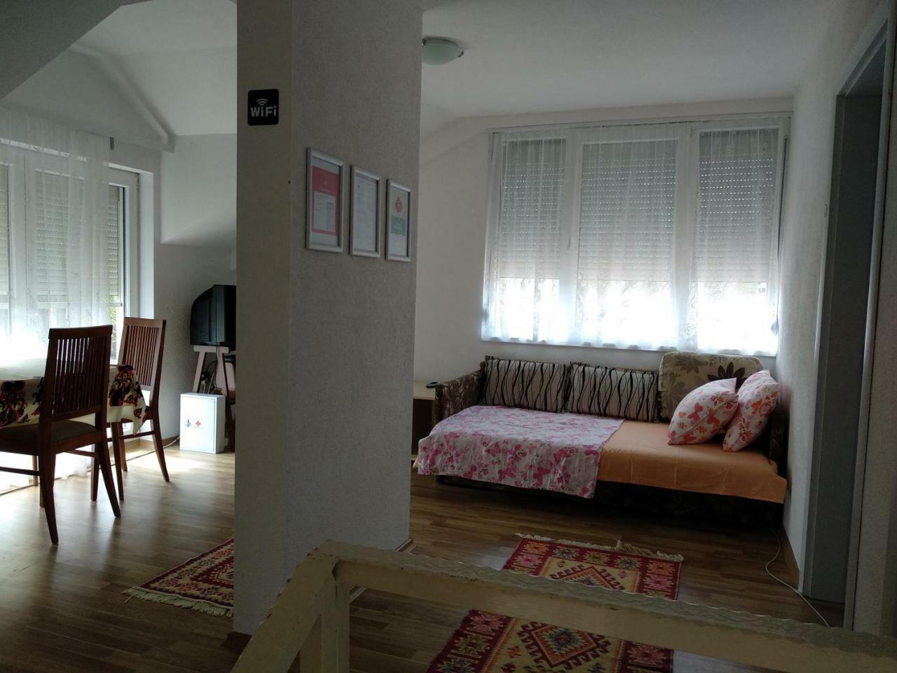 Family House Near Motorway 6 Guests 3 Bedrooms เวเลส ภายนอก รูปภาพ
